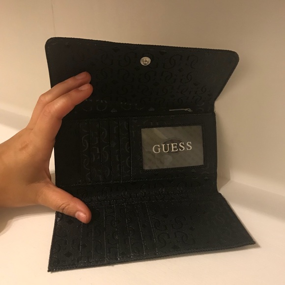 Guess - Picture 2 of 2